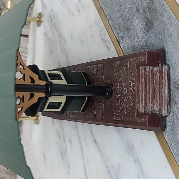 Department 56 Vintage Heritage Village Collection "Victoria Stn. Train Platform" - Picture 14 of 17